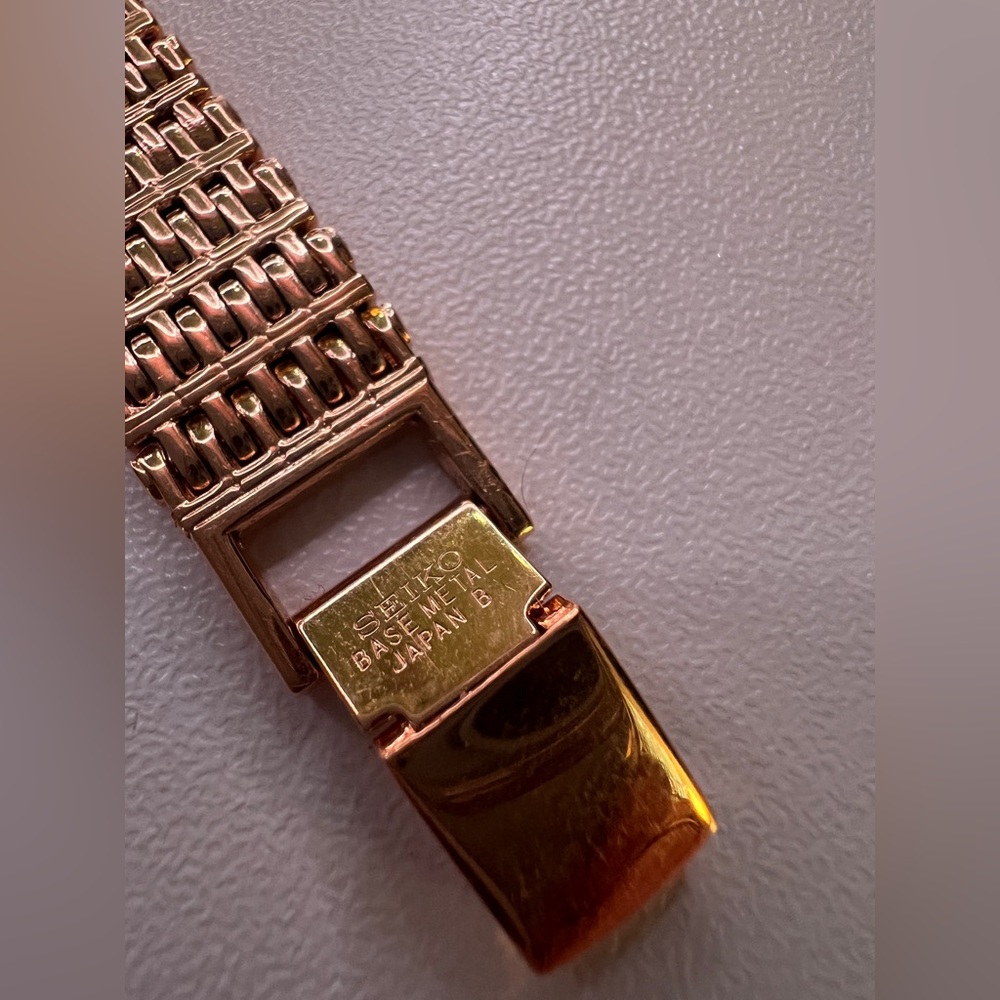 Vtg Seiko Ladies 12mm Watch Gold Tone Tank Gold Dial 6.75" - Picture 5 of 5